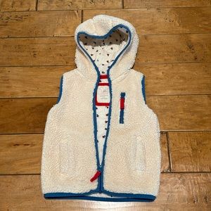 Mini Boden hooded Sherpa vest. Size 4-5Y